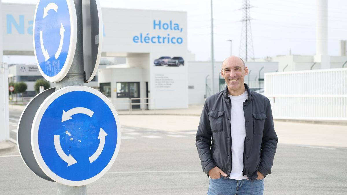 Carlos Zalduendo Arróniz, frente a VW Navarra.