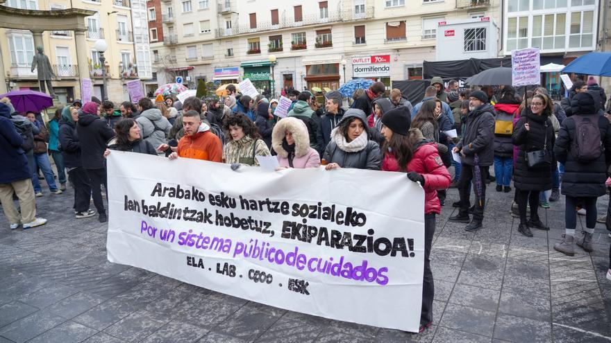 Sindicatos denuncian "agresiones" de la Ertzaintza contra manifestantes "pacíficos" en Vitoria