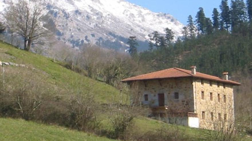 El PNV de Dima impulsa la redacción de una ordenanza que permitirá la división de los caseríos