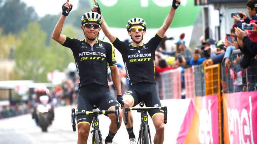 Esteban Chaves, entrando en primera posición junto a Simon Yates.