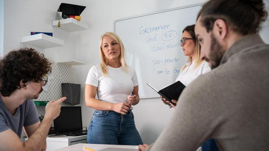 Hizkuntza gehiago hitz egiteak gazteago mantentzen laguntzen gaitu