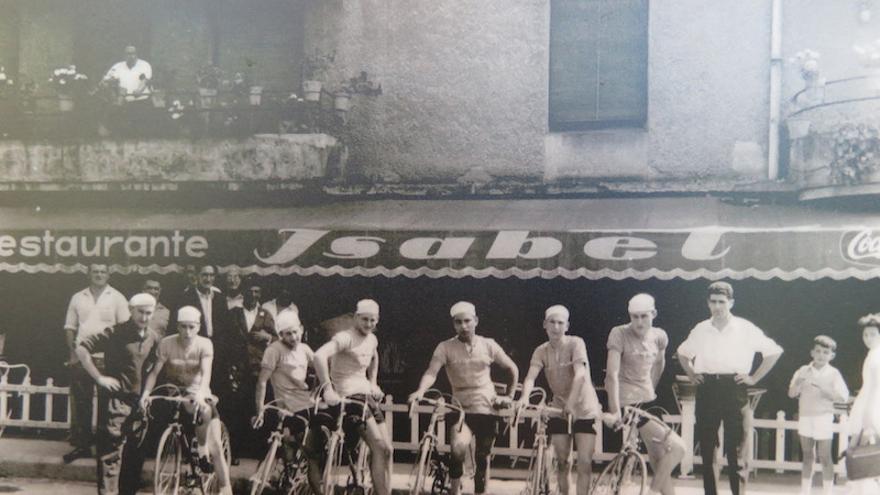 Fotografías del histórico bar Isabel de Urretxu