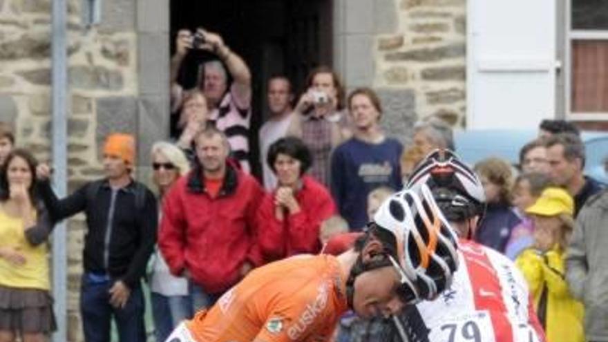 Amets Txurruka abandona tras una caída en la novena etapa