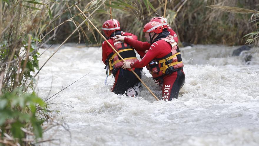 Hallan un cuerpo en la zona donde se busca a la mujer que cayó a un río al intentar salvar a su perro en Málaga