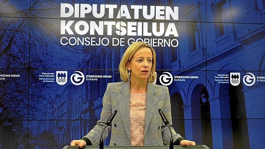 La portavoz del gobierno de la Diputación, Eider Mendoza, ayer durante su comparecencia.