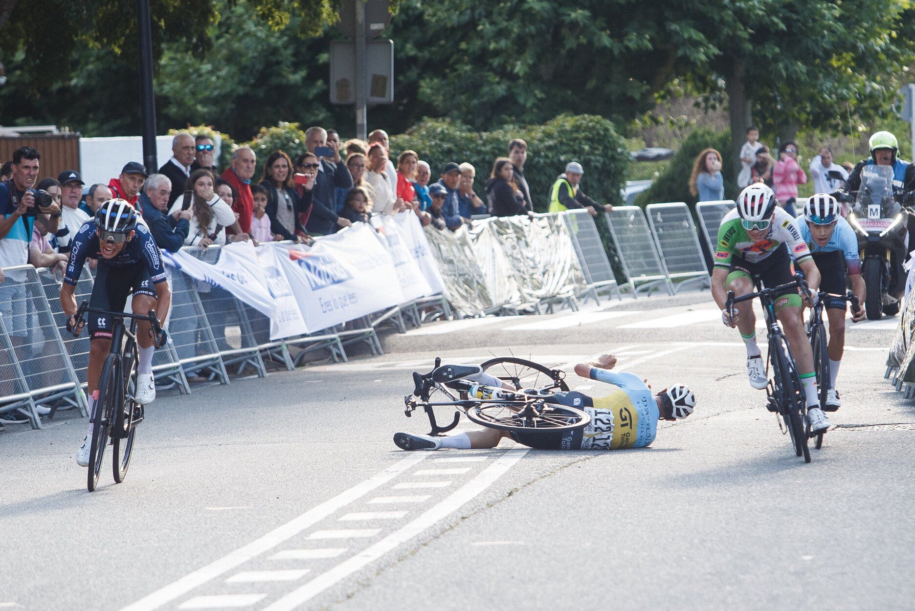Imágenes de la llegada de la segunda etapa de la Vuelta a Pamplona