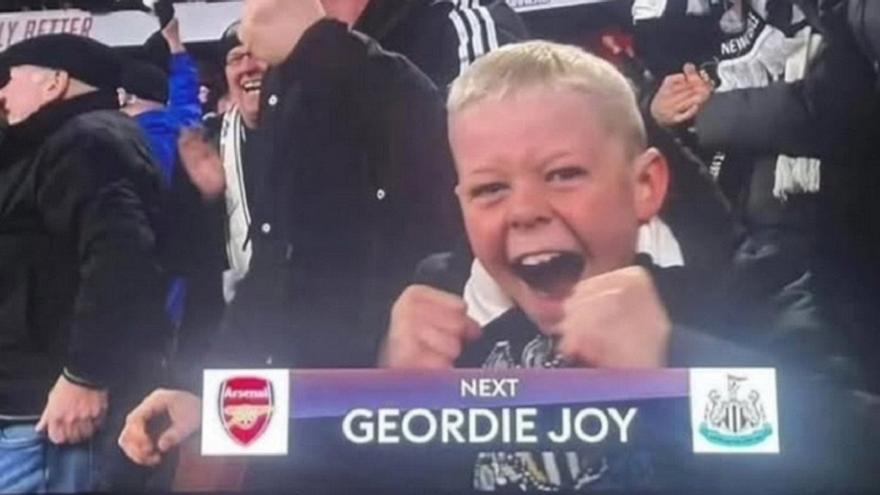 Mienten en el colegio diciendo que su hijo está enfermo para que pueda ir al fútbol y pasa esto