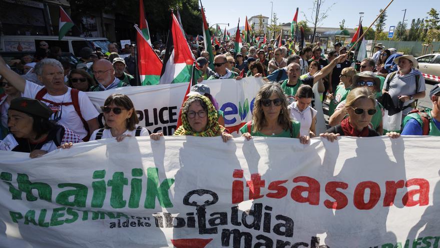 Ibaitik itsasora: miles de personas reclaman en Pamplona libertad para el pueblo palestino