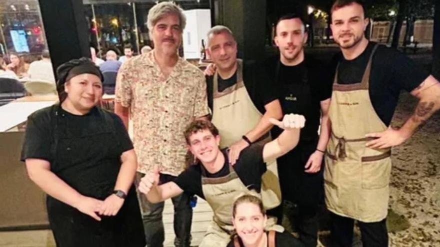 Ernesto Sevilla disfruta de la mejor gastronomía en un restaurante del centro de Pamplona