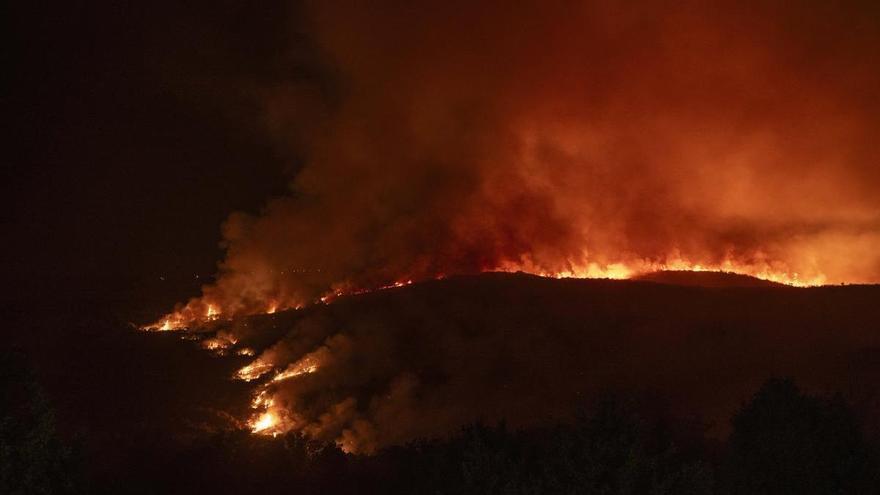 La UME trabaja en la extinción de incendios de varios municipios de Ourense