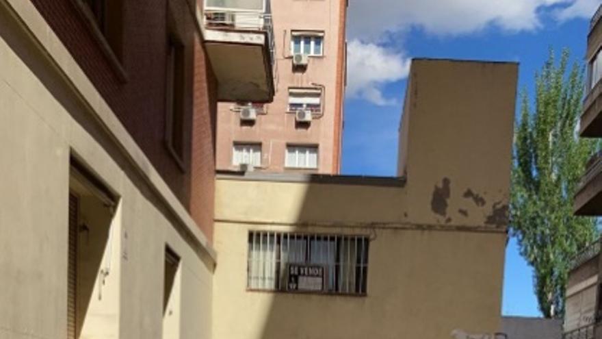El exterior del garaje.