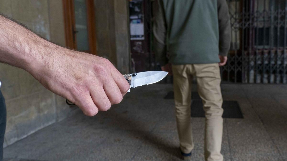 Recreación de una agresión con navaja en el centro de Gasteiz.