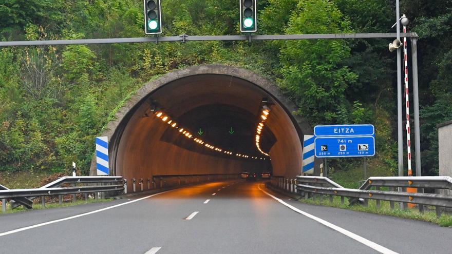 Tragedia familiar: muere una menor en un accidente con cuatro heridos en Soraluze