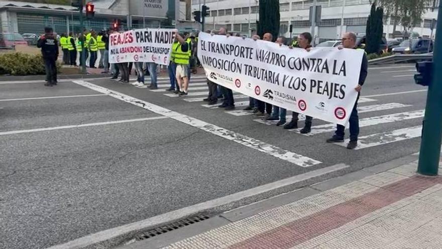 Corte simbólico de los transportistas en Cordovilla