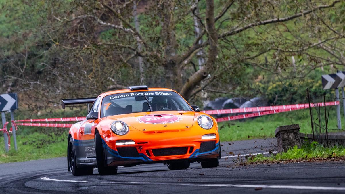 El Porsche de Iñaki Alberdi ruge de nuevo, listo para participar en la Subida Urraki tras un año en silencio