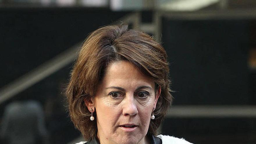 La presidenta Barcina atiende a los medios de comunicación.
