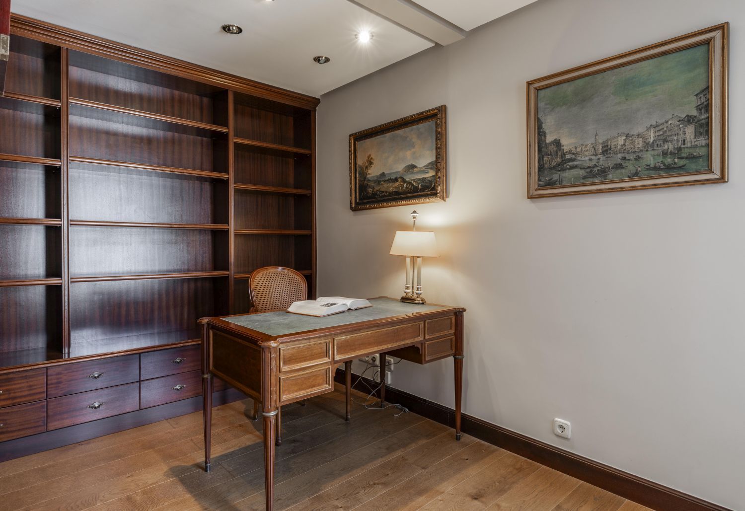 Vivir en el corazón de San Sebastián: espacio, luz y carácter en el Gros más exclusivo