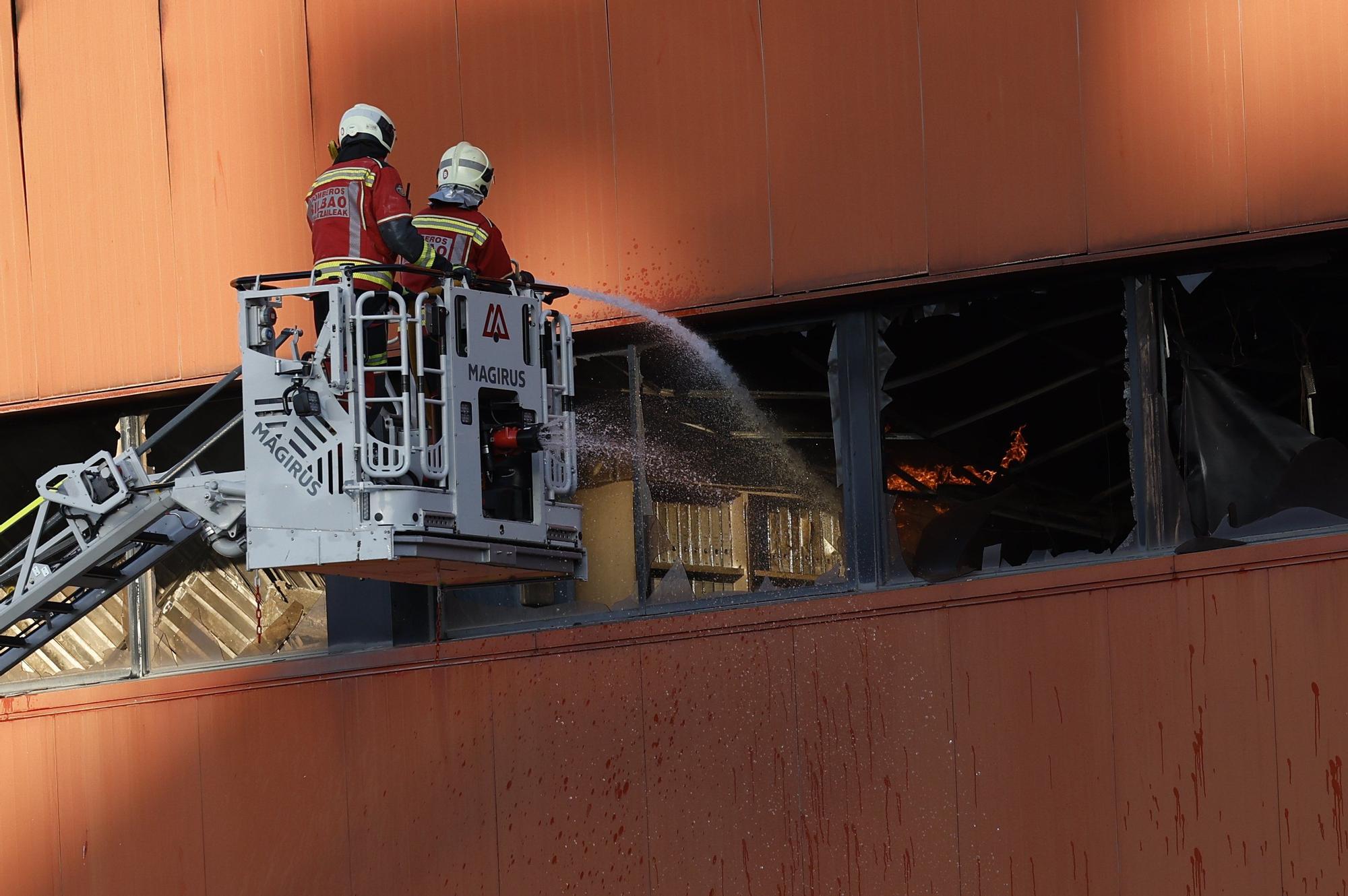 Incendio en la zona del antiguo matadero de Zorrotza