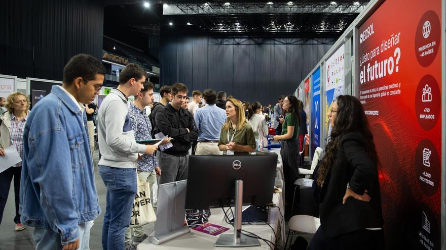 Fotos de la apertura del Encuentro de Empleo y Emprendimiento en la UPNA