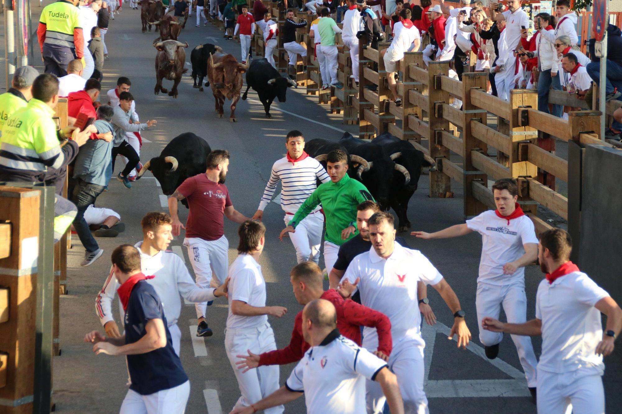 Fotos del tercer encierro de las fiestas de Tudela 2025