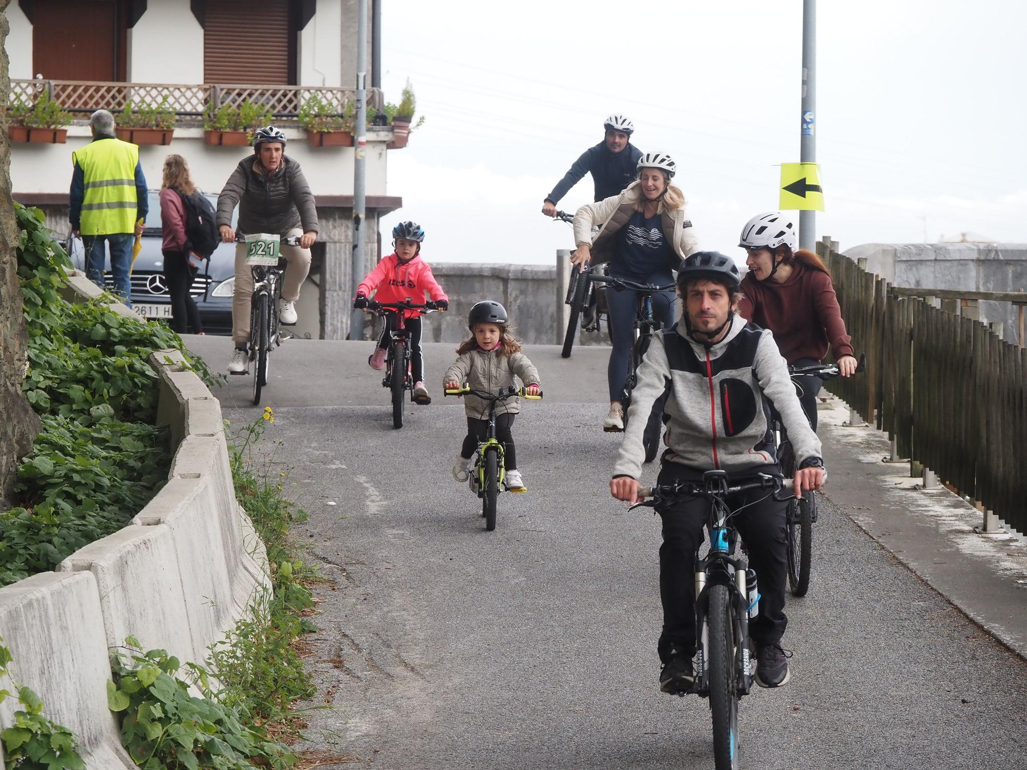Fiesta ciclista en Deba