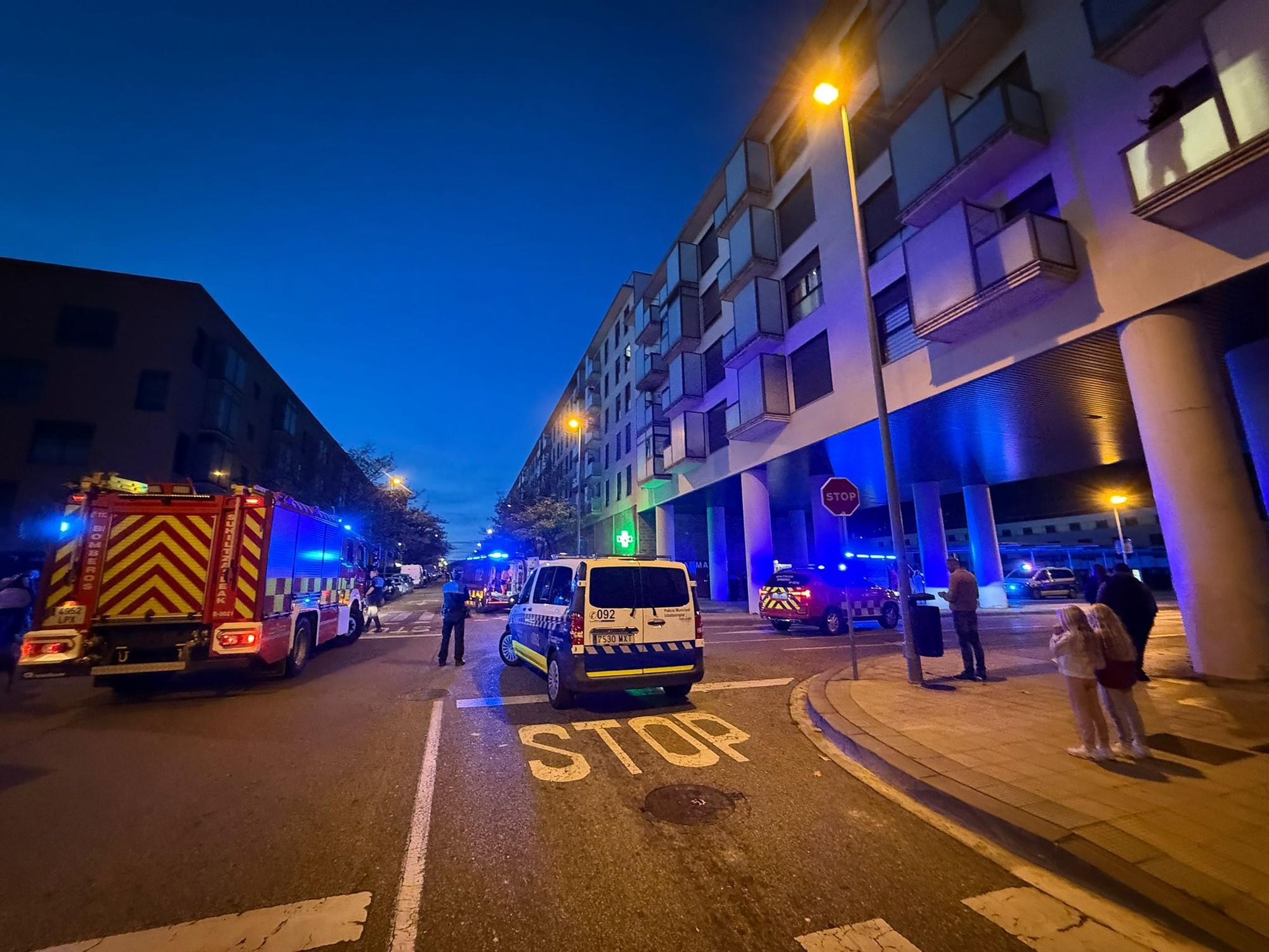 Fotos del incendio en una vivienda de Buztintxuri