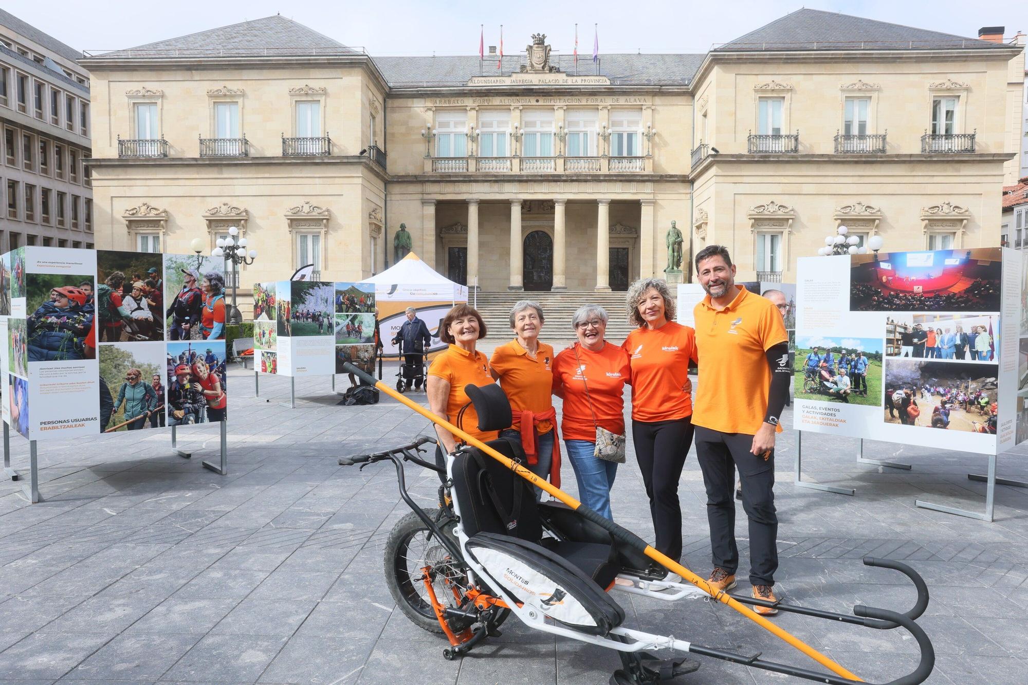 En imágenes: Inauguración de la exposición ‘Cumplir sueños’ por el décimo aniversario de la fundación de Montes Solidarios
