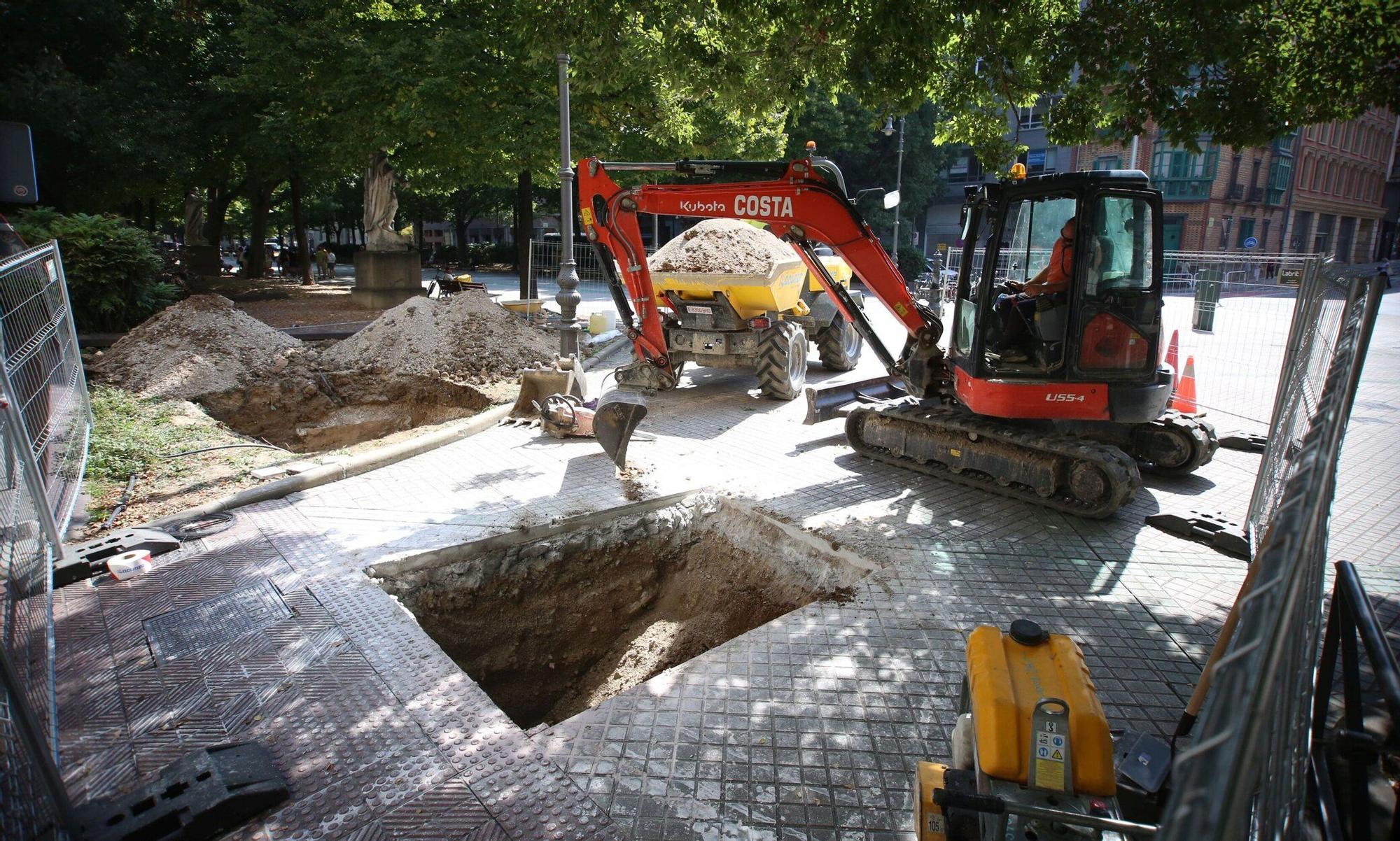 Fotos del Inicio de las catas previas al comienzo de las obra del Paseo de Sarasate