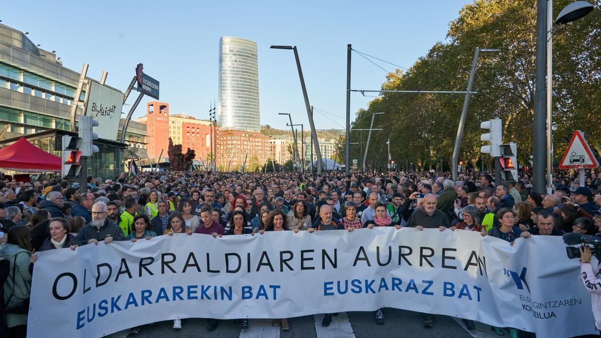 Una manifestación convocada por Euskalgintzaren Kontseilua para reivindicar el avance en la normalización del euskera.