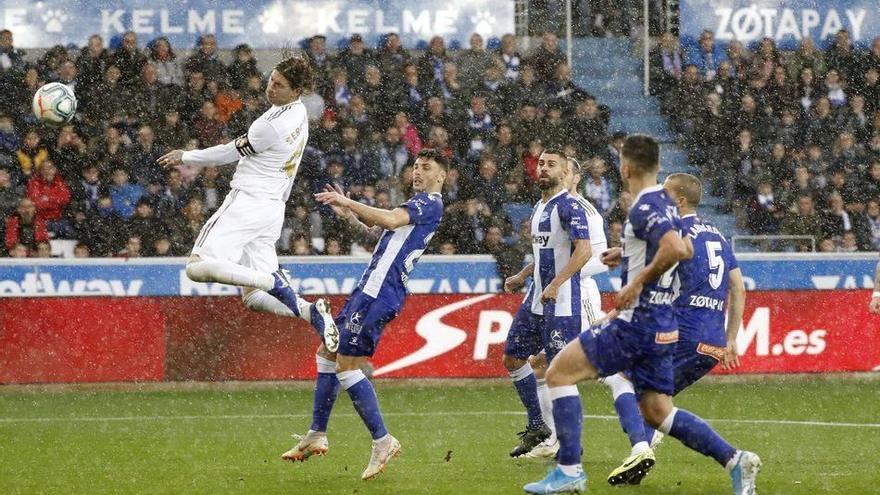Derrota del Alavés ante el Real Madrid (1-2)