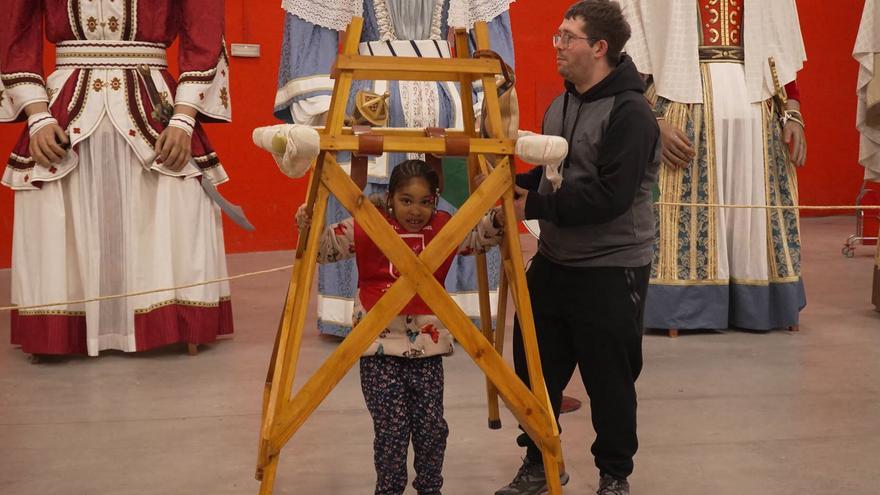 39 colegios de Infantil y Primaria visitan este curso a la Comparsa de Gigantes y Cabezudos de Pamplona