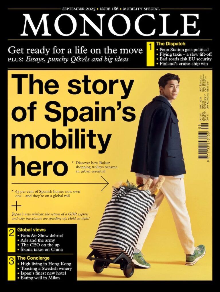 Portada de la revista &#039;Monocle&#039; con los carritos de la compra de Rolser como protagonistas.