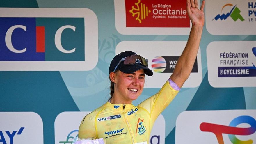 Paula Blasi recoge la corona de Ostolaza en el Tour de los Pirineos