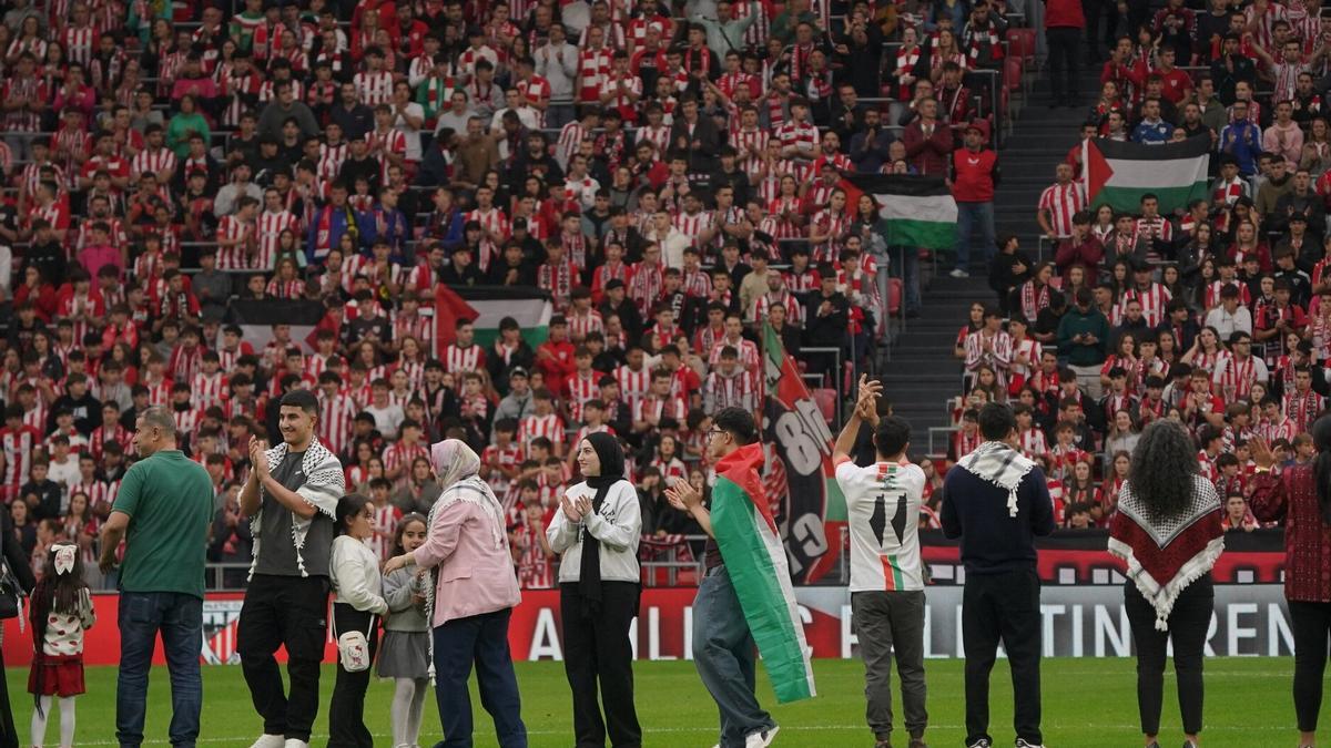 Homenaje en San Mamés a Palestina ante del Athletic-Mallorca.