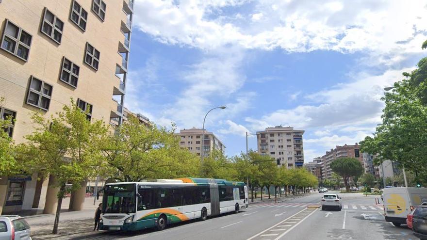 Herida una ciclista de 57 años tras ser atropellada por una villavesa en Pamplona