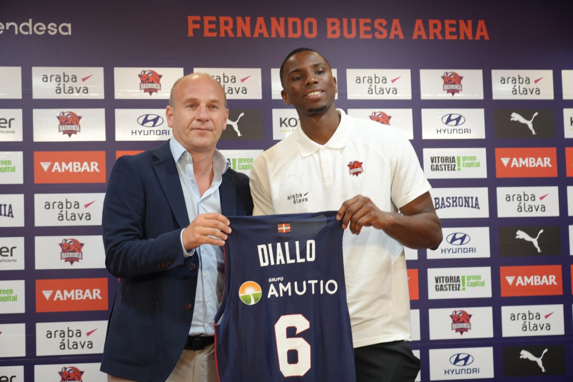 En imágenes: Presentación de Diallo como jugador del Baskonia
