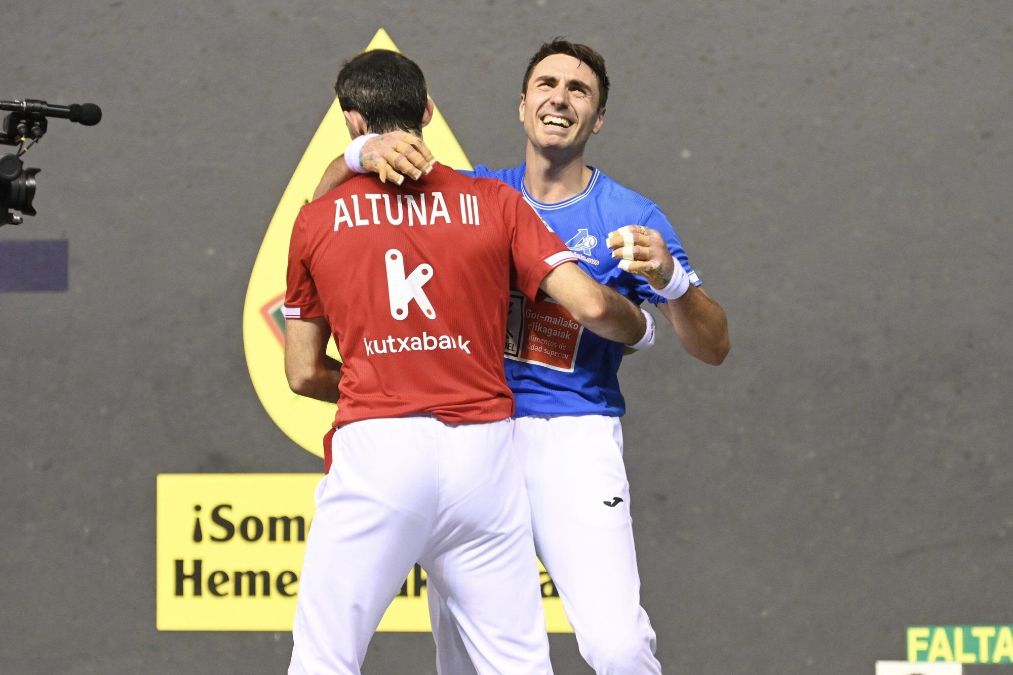 Peio Etxeberria, finalista del Cuatro y Medio por tercera vez consecutiva después de ganar a Altuna III en el Atano III de Donostia.