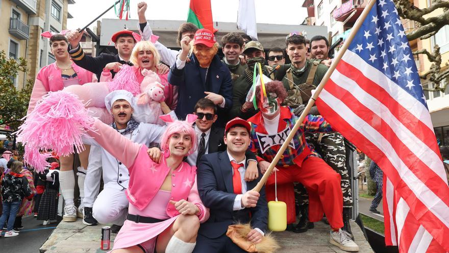 Donald Trump ofrece un discurso en euskera desde el Ayuntamiento de Tolosa