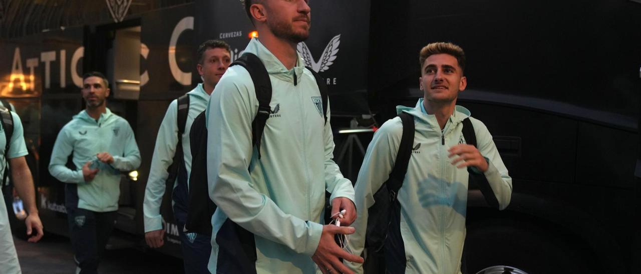 En imágenes: gran ambiente entre las aficiones de Athletic y Real Sociedad