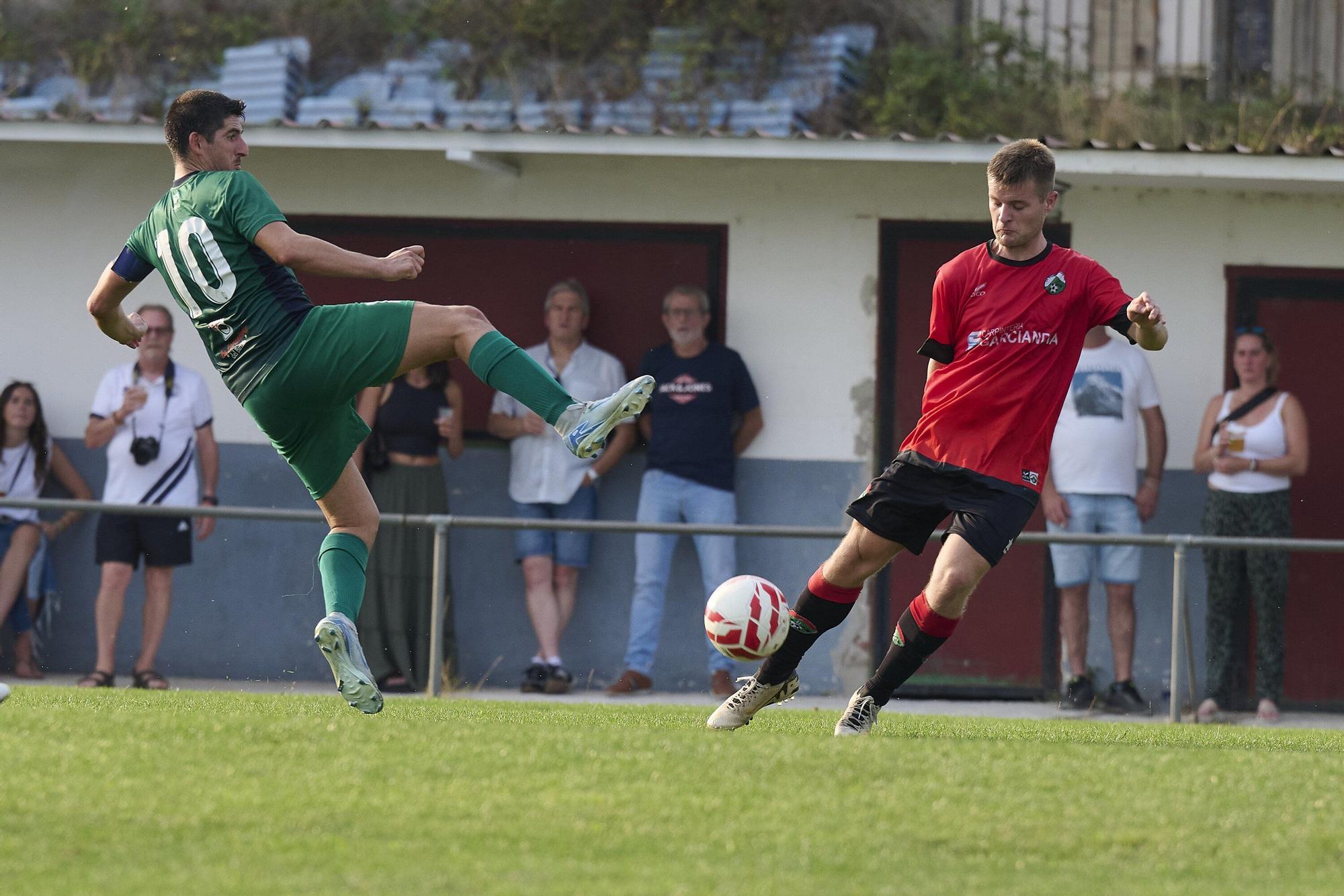 Fotos del Etxarri - Lourdes. Ida de la final de la Supercopa Navarra.