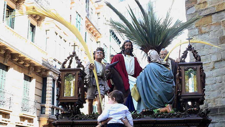 El buen tiempo en Bilbao permite que salgan todas las procesiones de Semana Santa