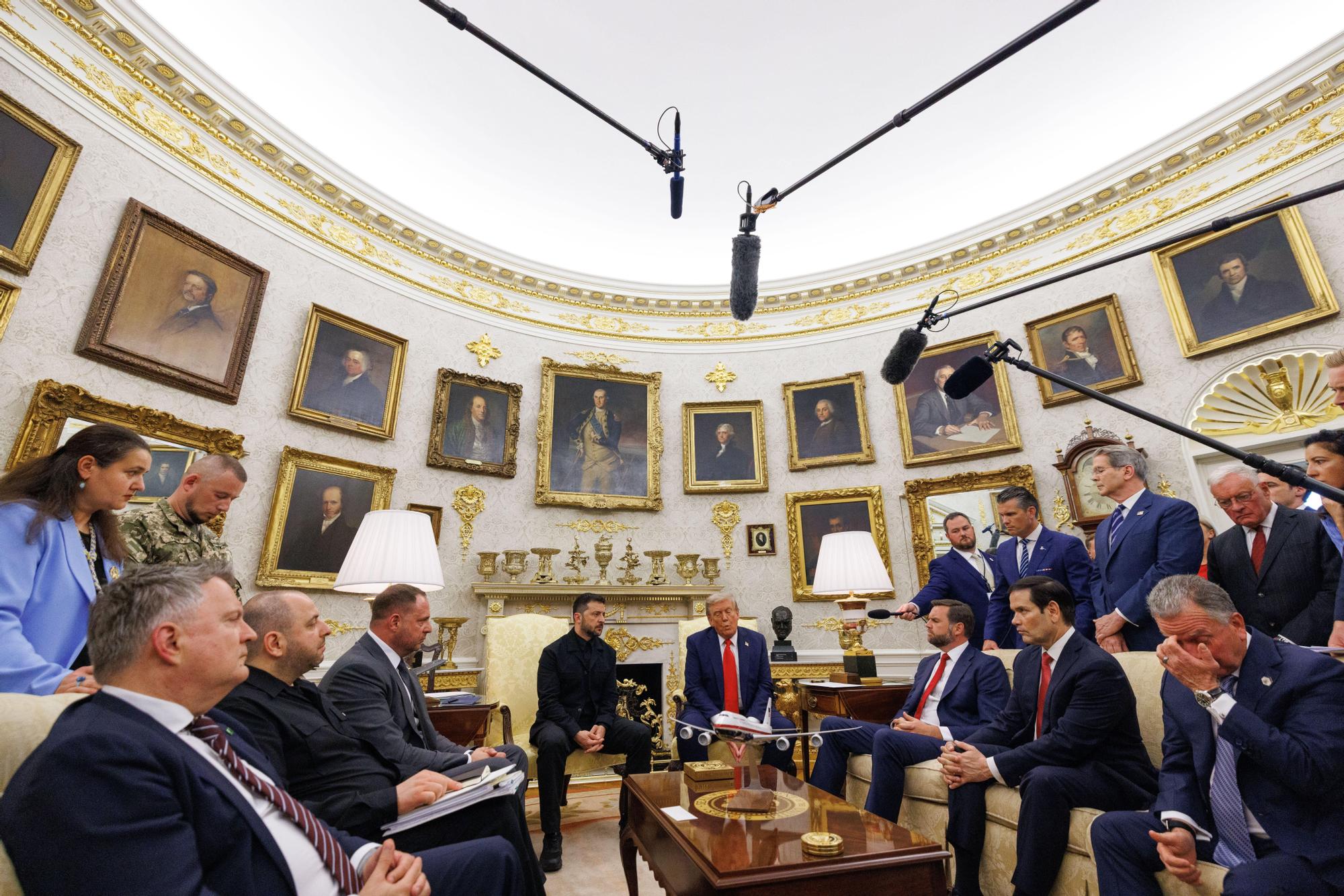 Las imágenes de la histórica reunión entre Trump, Zelenski y los líderes europeos en la Casa Blanca