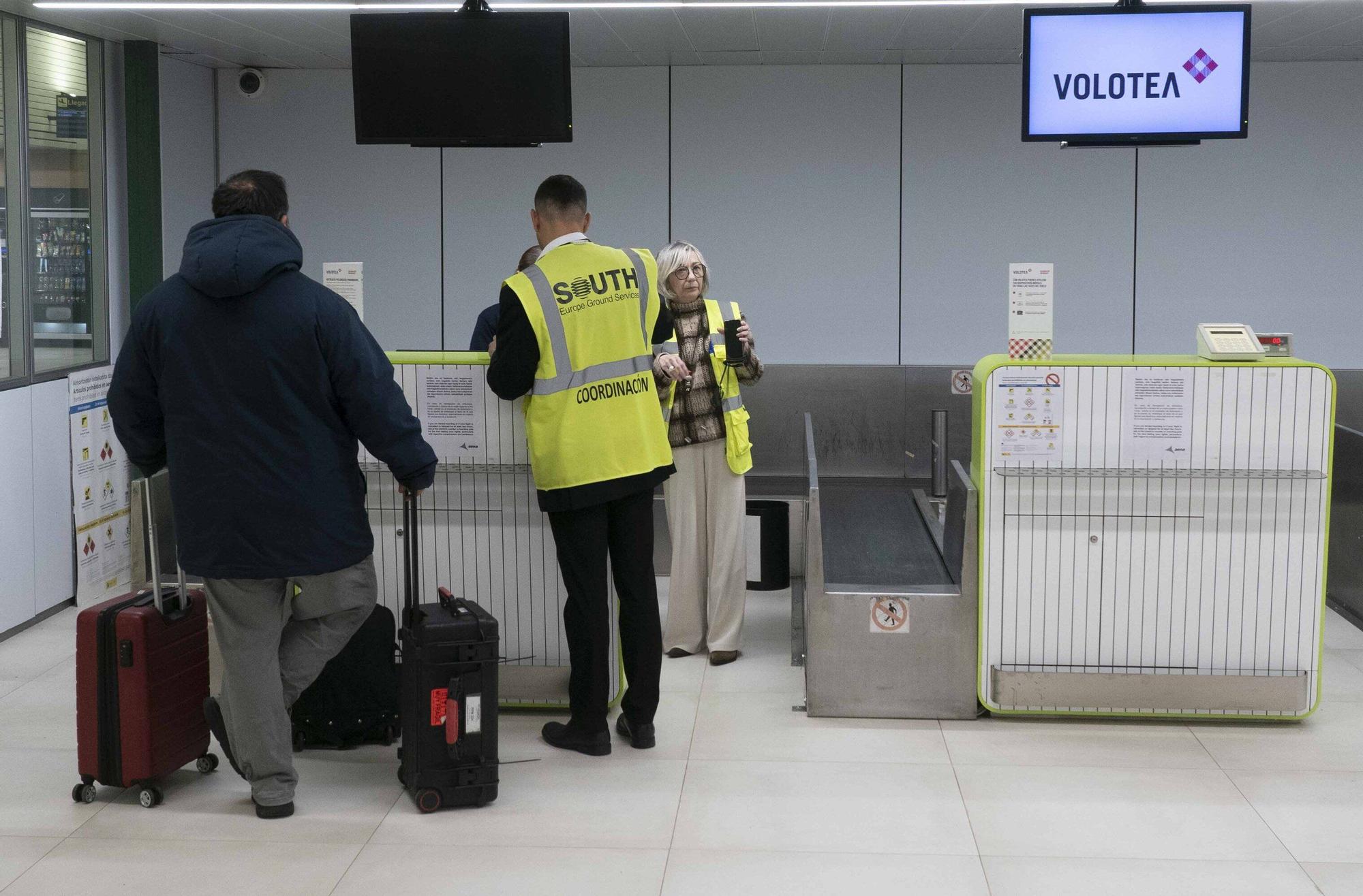 En imágenes: Foronda estrena los vuelos regulares a Barcelona y Madrid