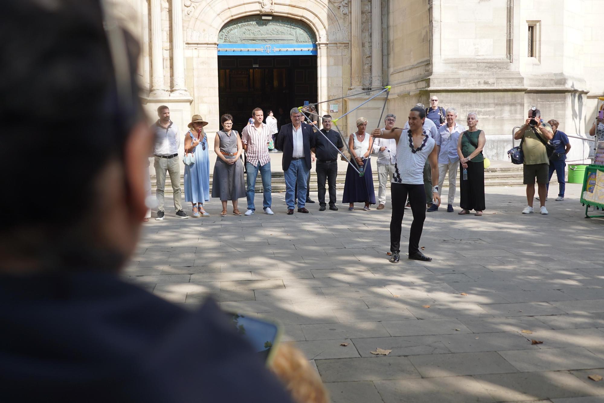 En imágenes: Ofrenda floral del circo a la Virgen de Begoña