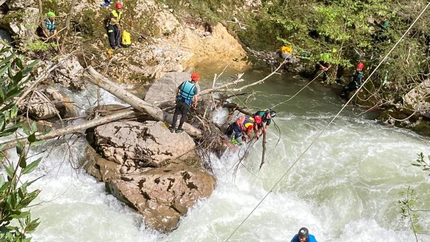 Hallan un cuerpo en el área de búsqueda del piragüista desaparecido en Cantabria