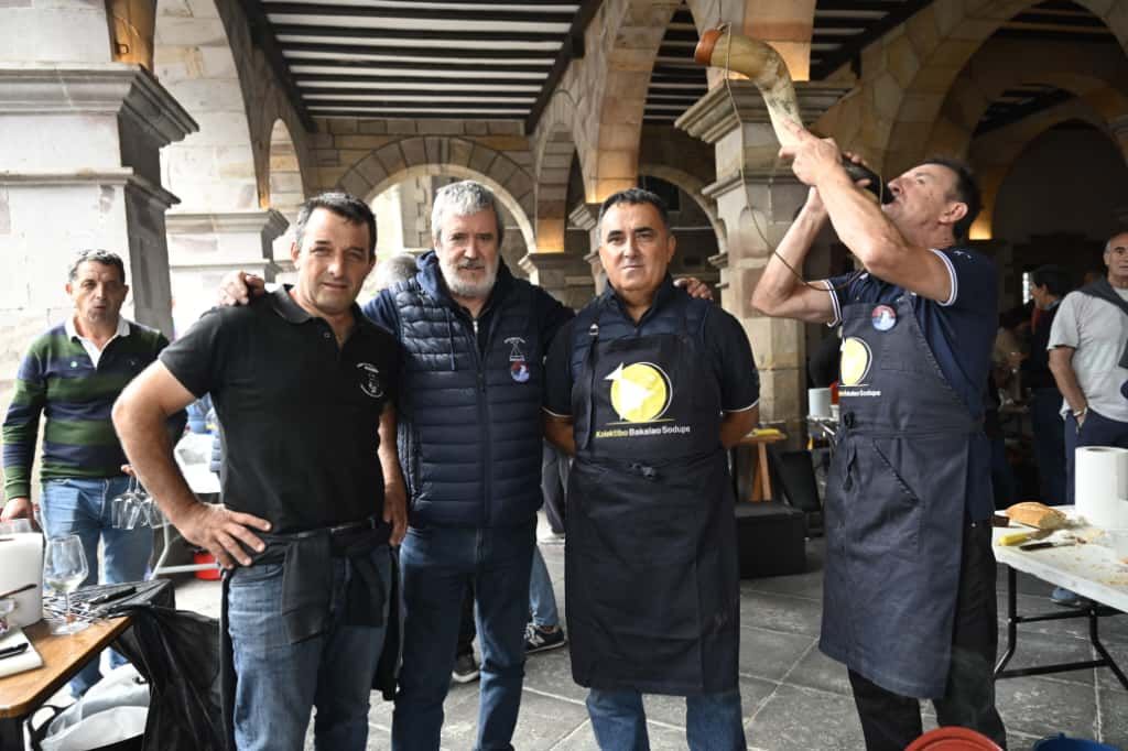 Las putxeras humean en Balmaseda en homenaje al tren de La Robla