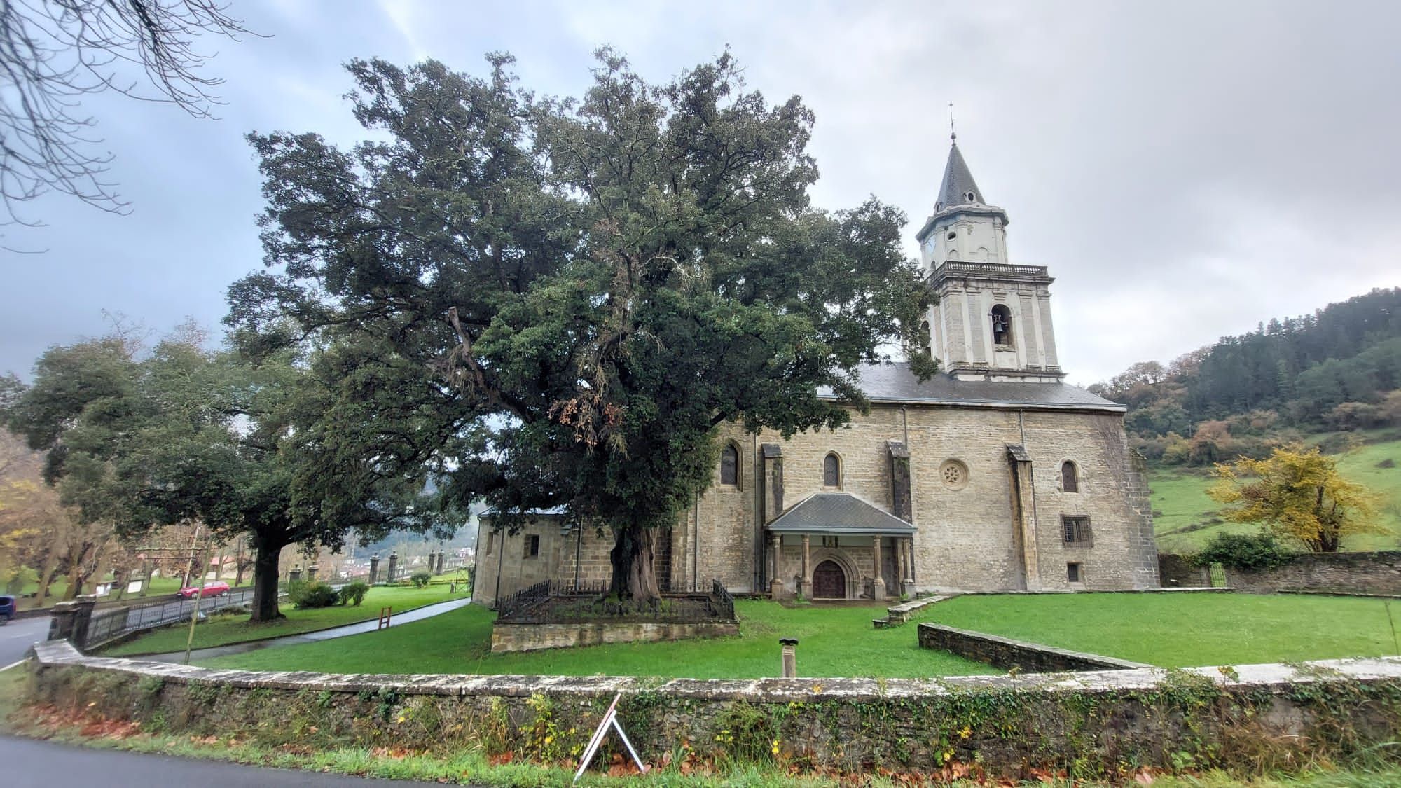 Santuario de La Encina en Artziniega