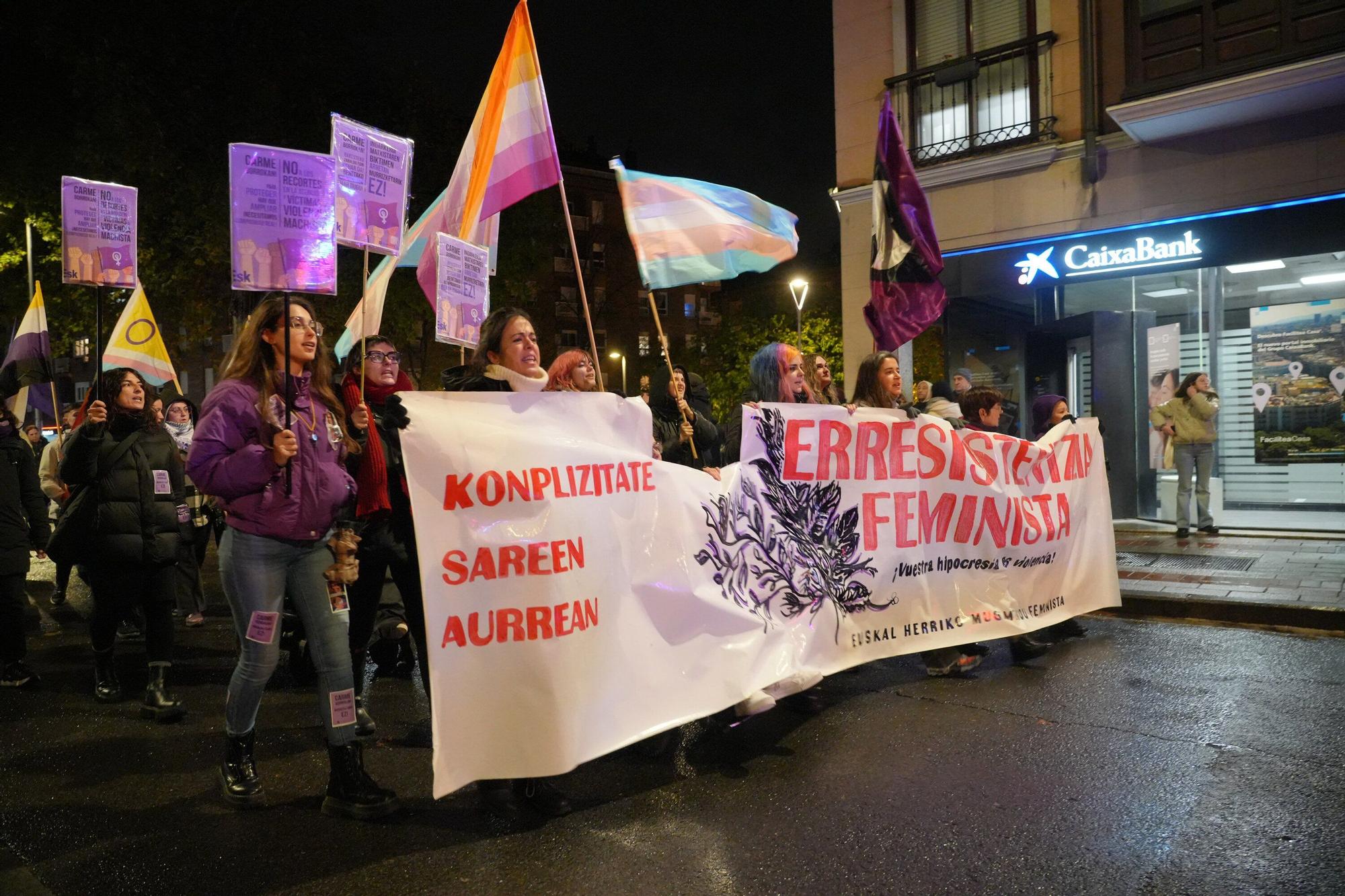 En imágenes: El Movimiento Feminista de Euskal Herria marcha por Vitoria el 25N