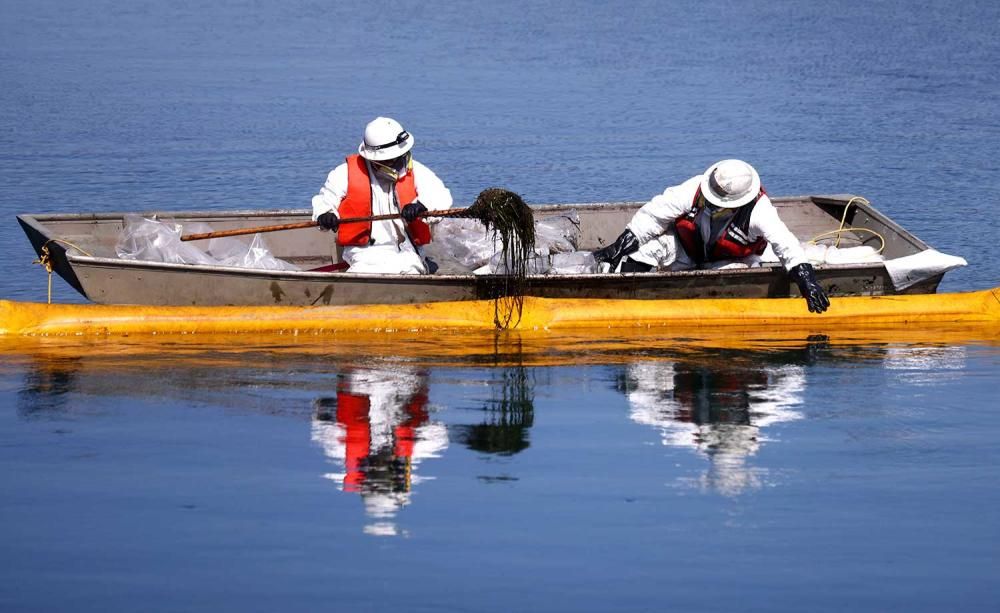 Vertido de crudo en las costas de California