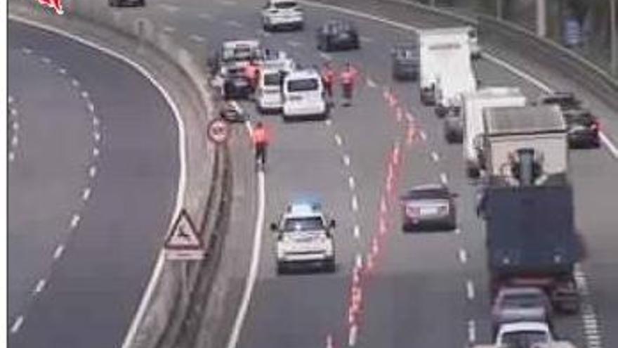 Dos heridos en un accidente de tráfico en Galdakao